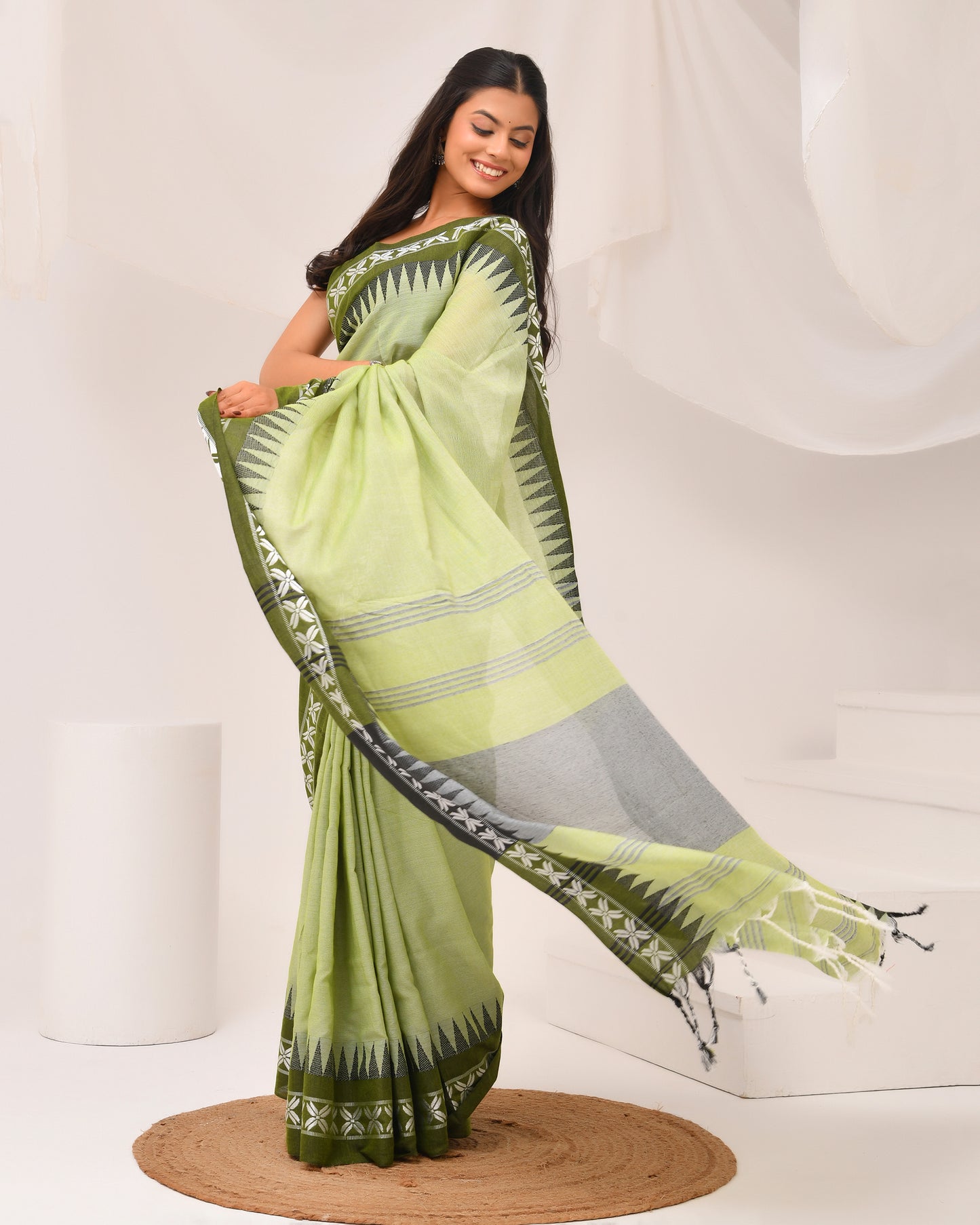 Shaibali Cotton Handloom Saree in Green tone