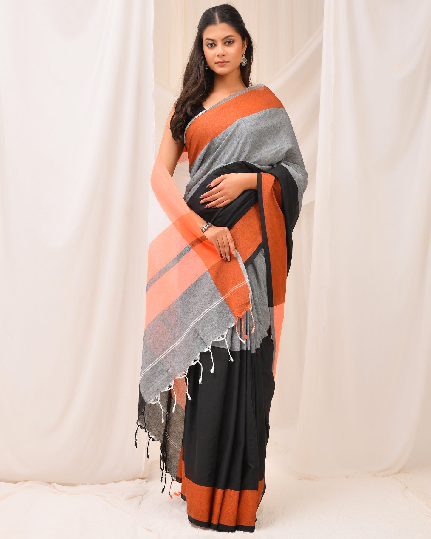 Dhrubo Handloom Cotton Saree in Dual Tone Black & Steel Gray | Everyday Classics