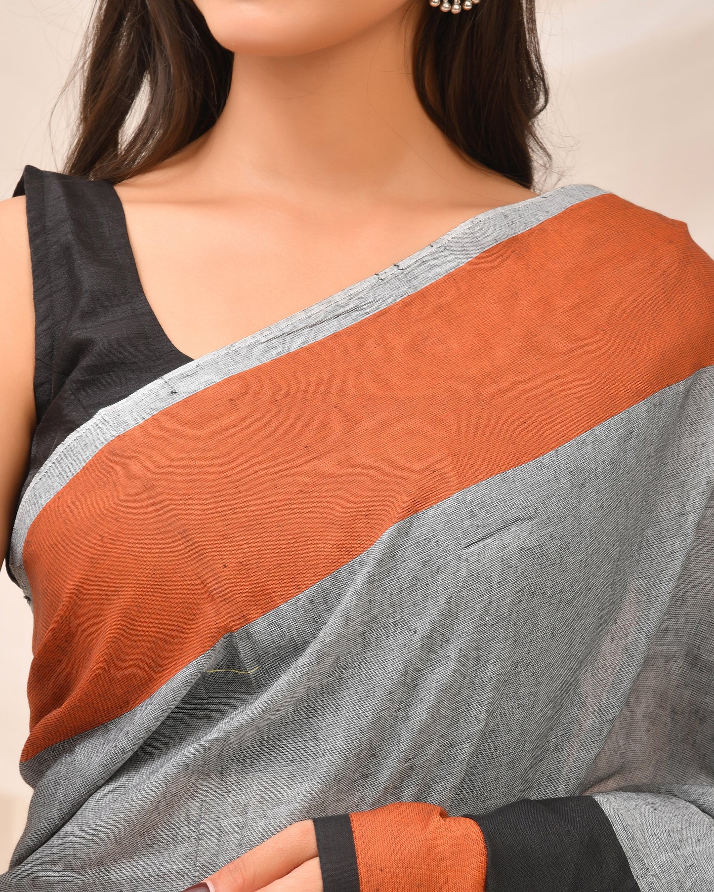 Dhrubo Handloom Cotton Saree in Dual Tone Black & Steel Gray | Everyday Classics