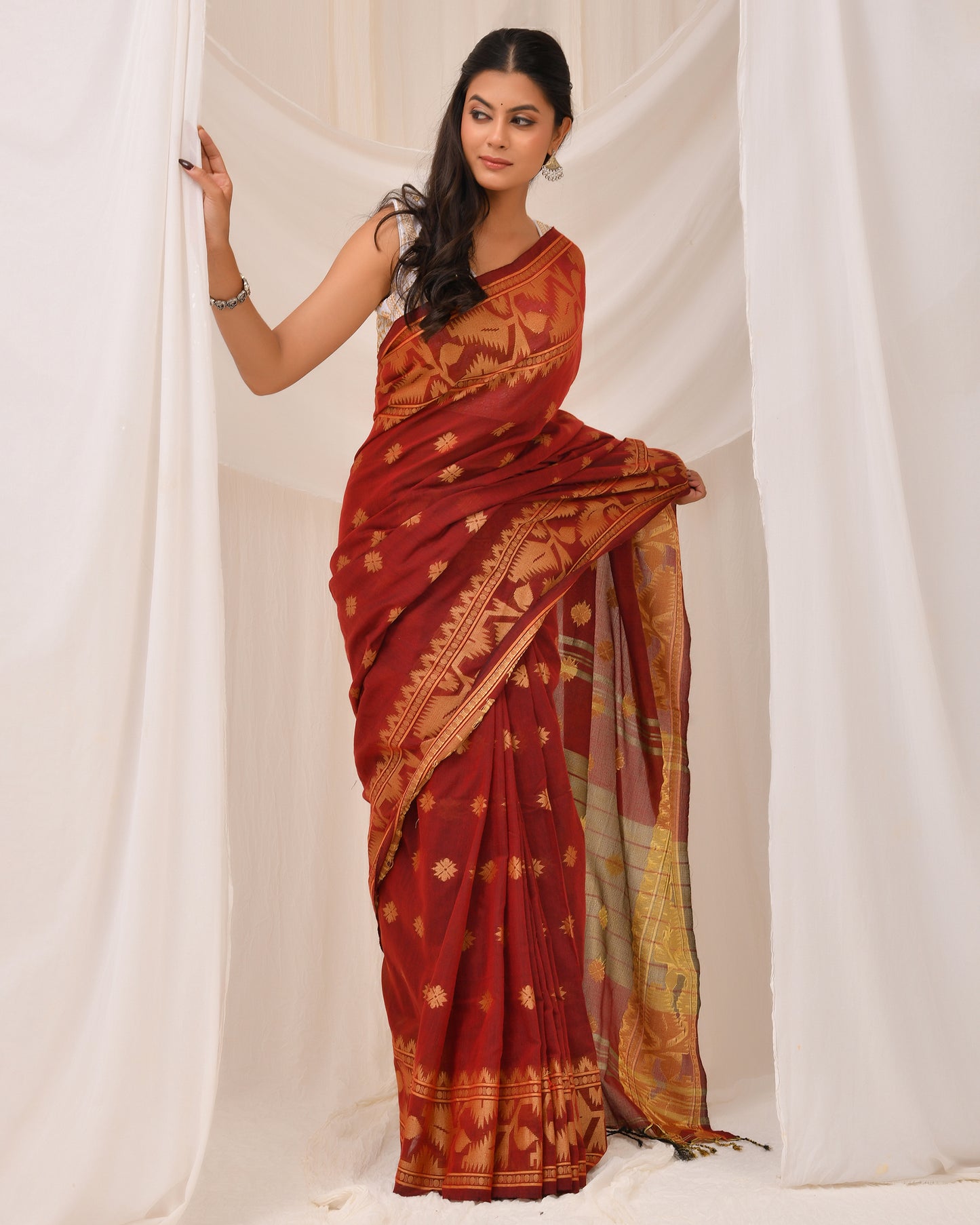 Red Lotus Jamdani Handloom Saree with Deep Zari Art