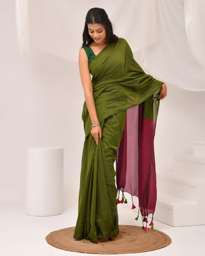Handwoven Cotton Saree Saree in Green & Magenta - Dual Tone | Everyday Classic