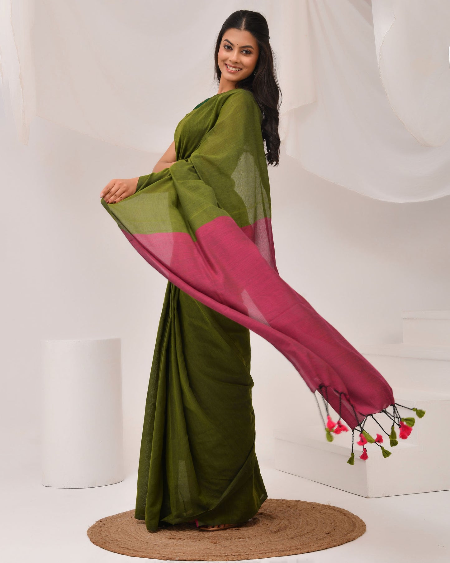 Handwoven Cotton Saree Saree in Green & Magenta - Dual Tone | Everyday Classic