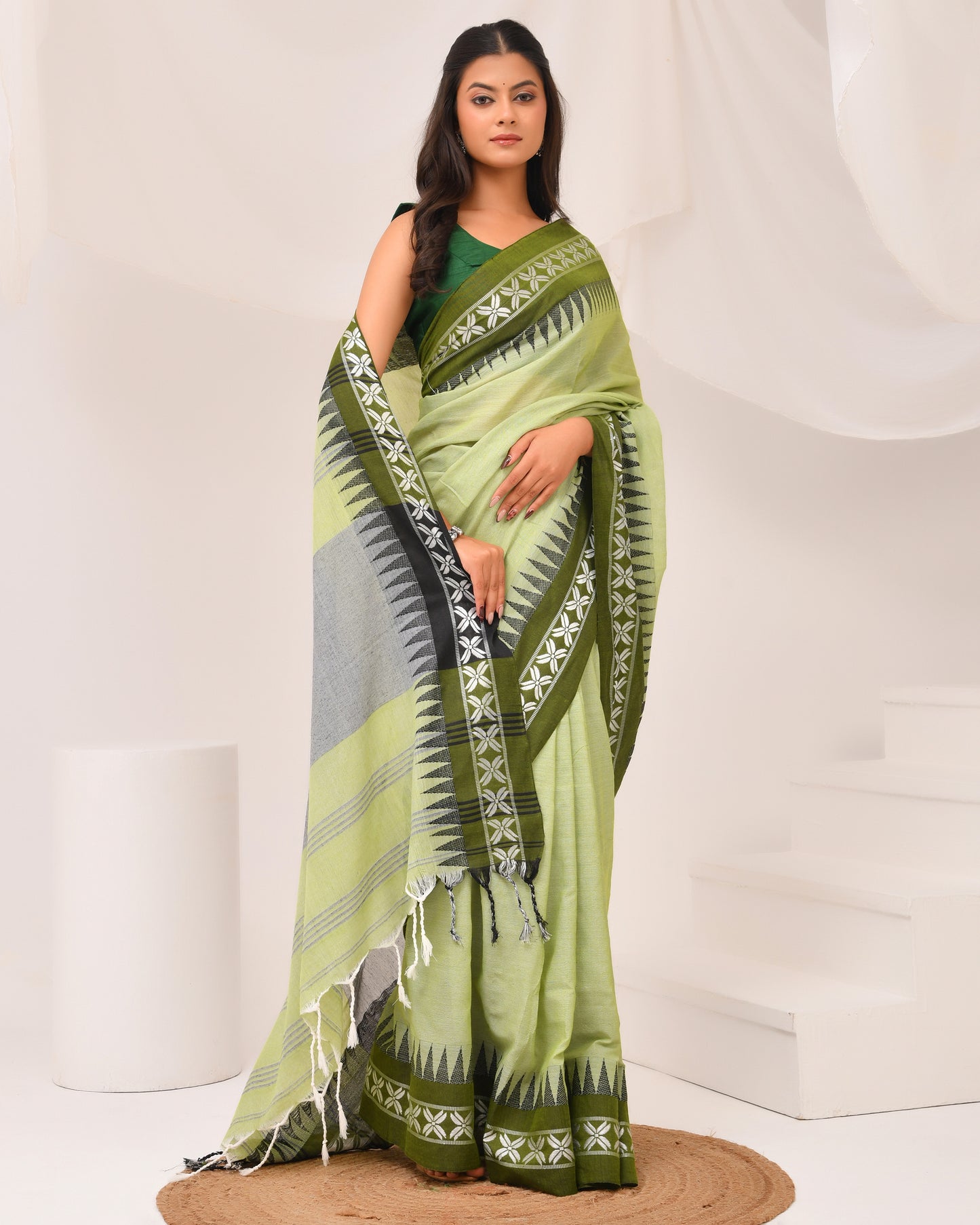 Shaibali Cotton Handloom Saree in Green tone