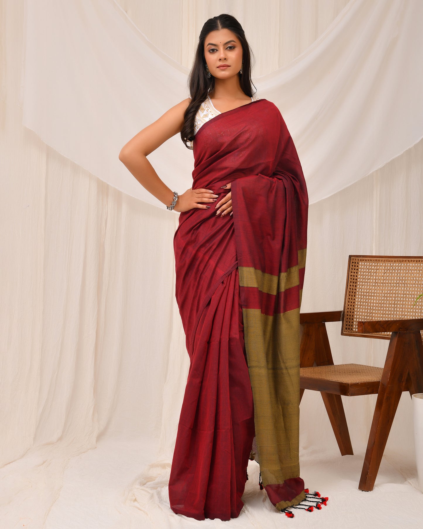 Handwoven Cotton Saree in Dual Tone - Maroon & Olive Green